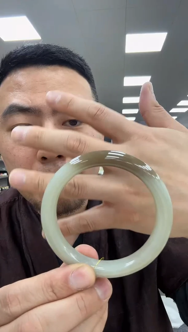 【闪购商品】和田玉手镯未镶嵌62  929