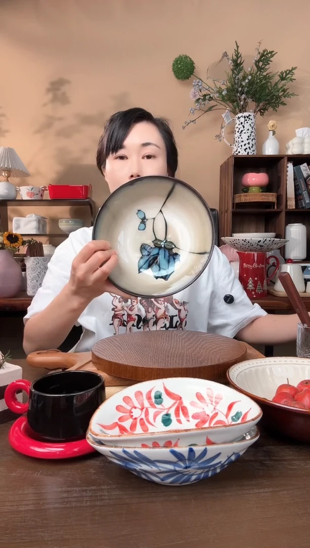 陶瓷7.9英寸蓝色妖姬碗微瑕