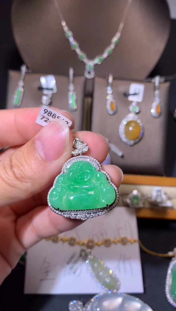 【闪购商品】翡翠吊坠(不含链)18K金镶嵌吊坠