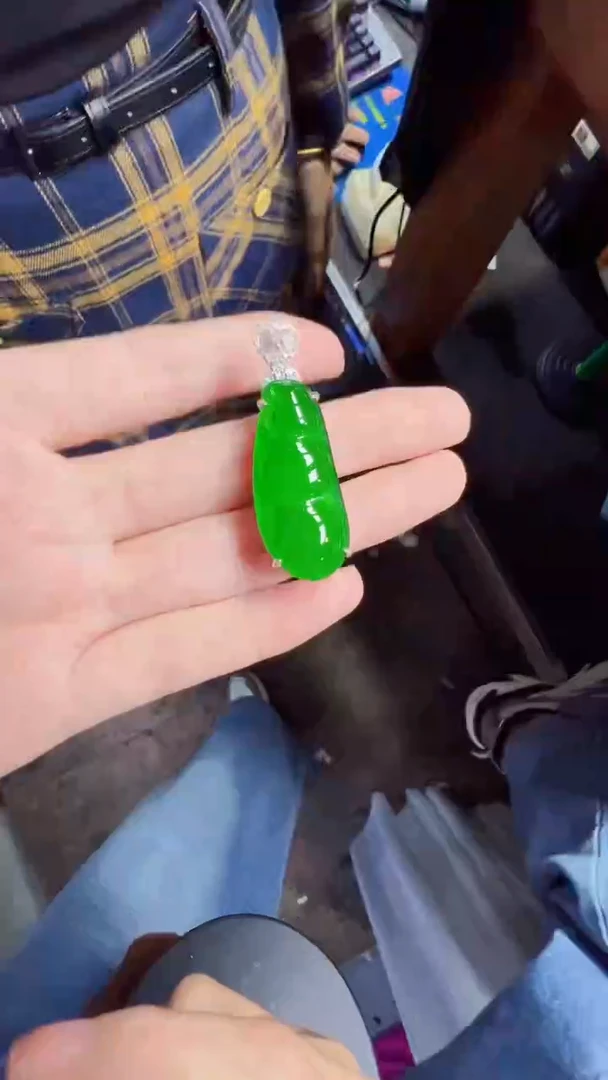 未镶嵌定制翡翠翡翠A货有轻微色差属于正常现象，豆子多样性发货1