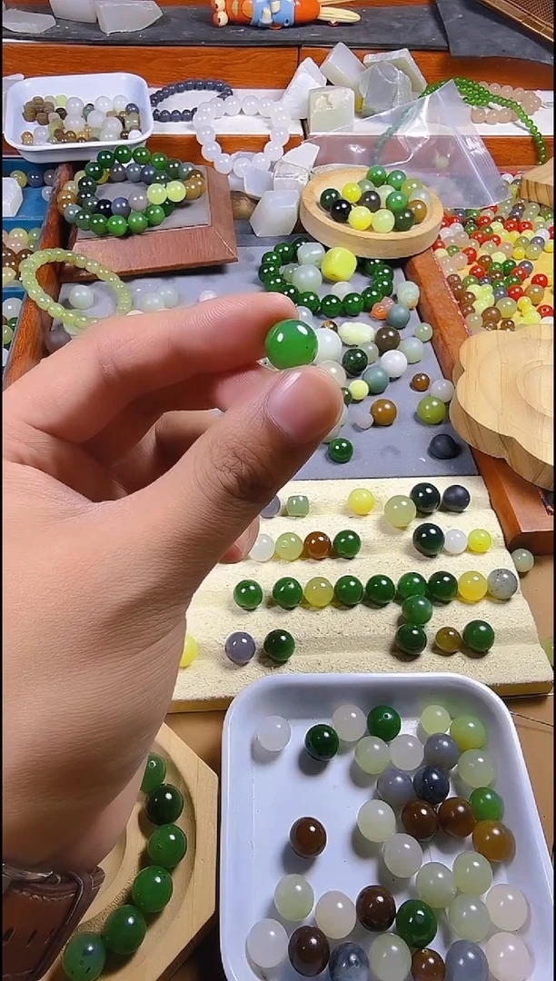 未镶嵌手链和田玉卡12俄罗斯碧玉散珠有老红皮黑点