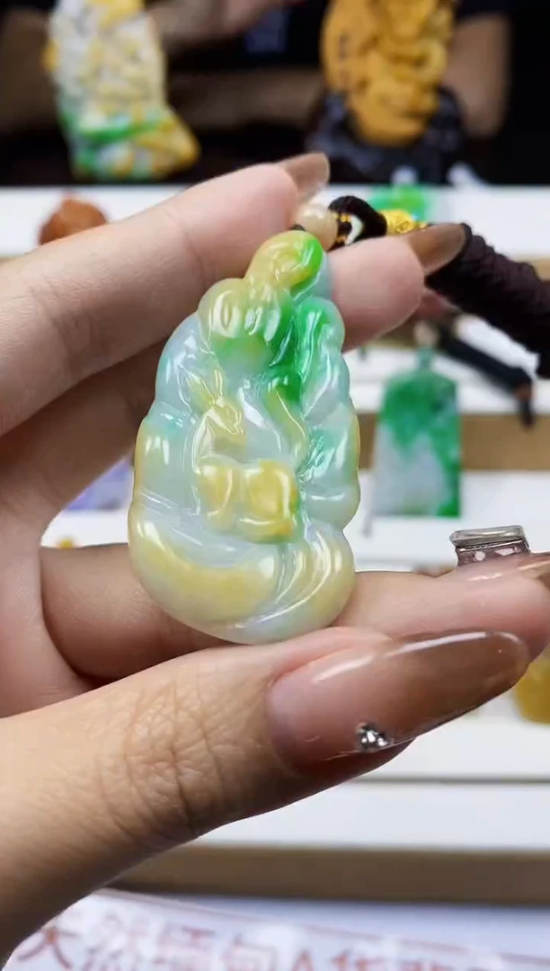 颈饰未镶嵌翡翠1