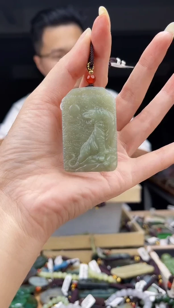 颈饰未镶嵌和田玉1