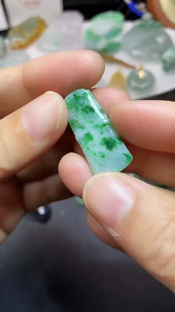 颈饰未镶嵌翡翠吊坠