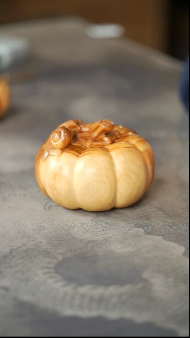 柏木（崖柏）425号陈化黑油全手雕安居乐业手把件