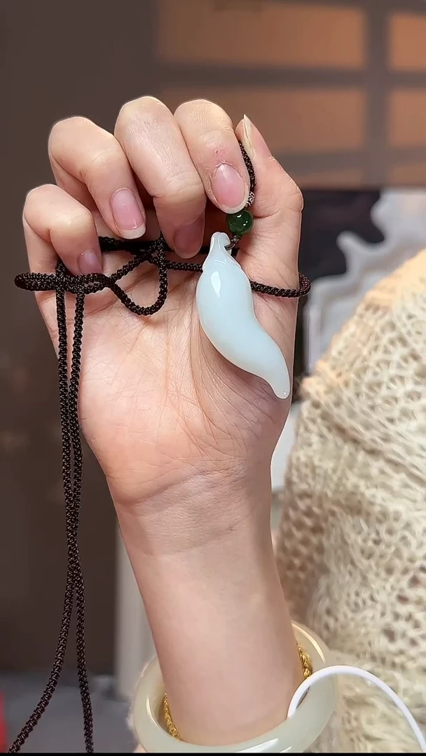 颈饰未镶嵌和田玉和田玉山料天之骄子吊坠