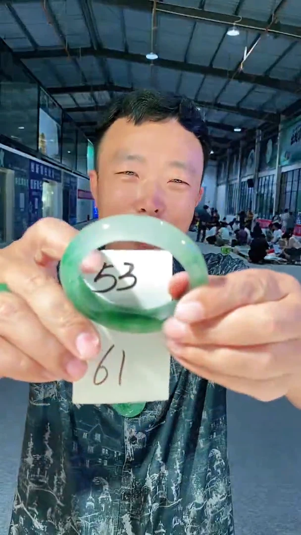 石英质玉（非洲翠）手镯未镶嵌61