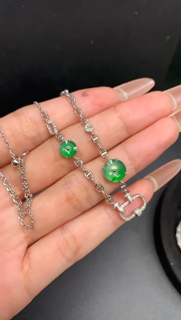 颈饰18K金镶嵌翡翠链子