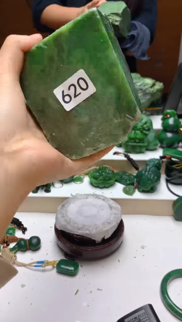 未镶嵌和田玉（碧玉）珠宝半成品0