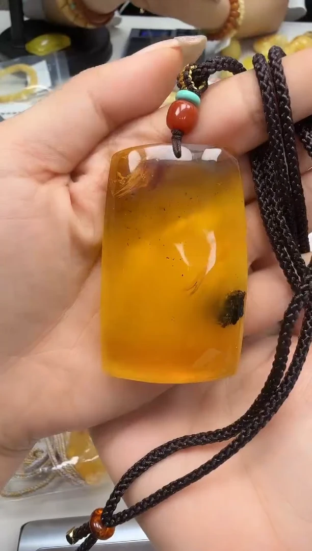 裸石琥珀未镶嵌如图