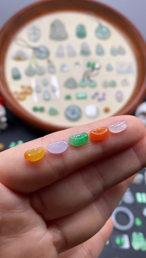 颈饰未镶嵌翡翠5颗多宝如意头/发