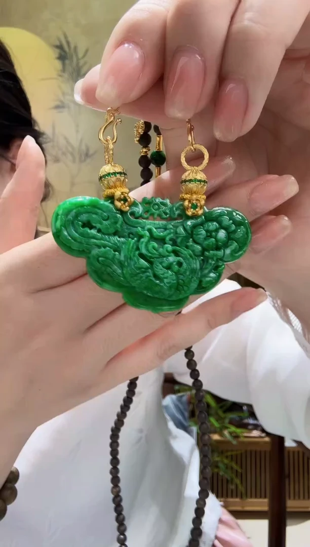 颈饰未镶嵌翡翠吊坠