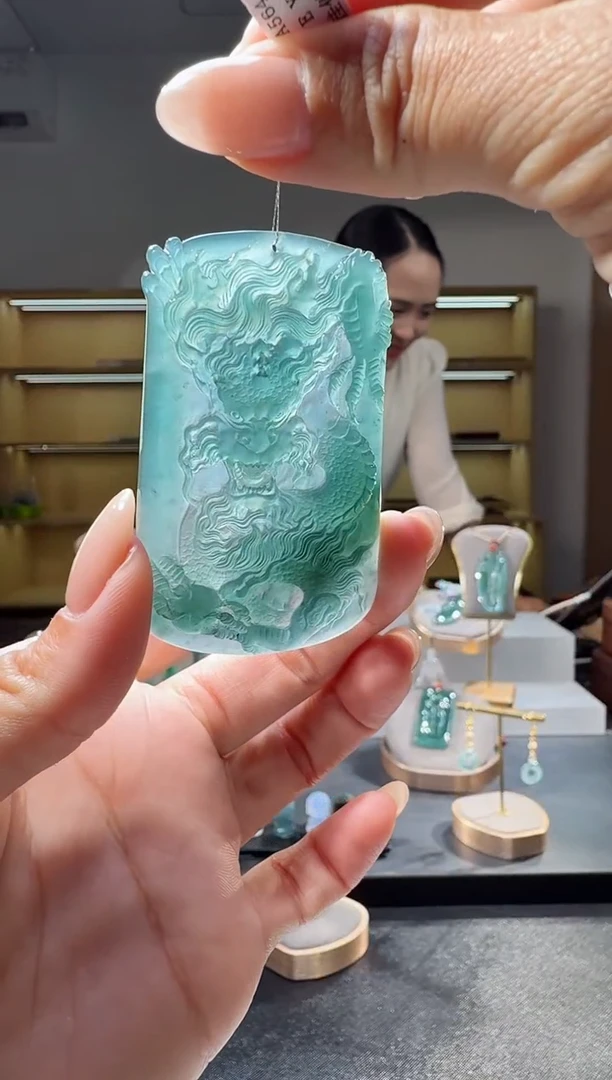 吊坠(不含链)未镶嵌翡翠龙牌（多样性发其一）