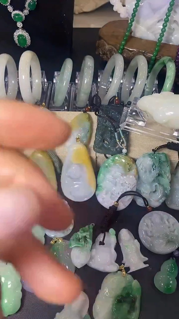 颈饰未镶嵌翡翠大牌子
