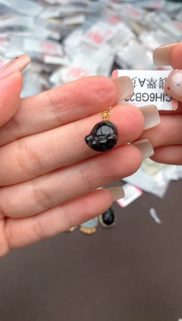 18K金镶嵌挂件翡翠一