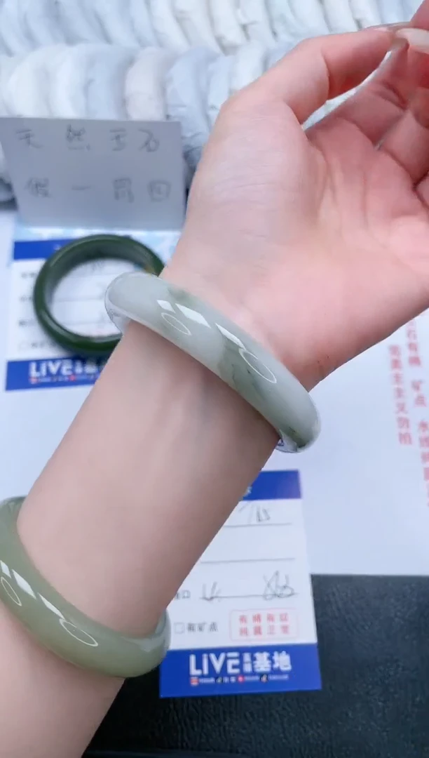 【闪购商品】石英质玉手镯未镶嵌T65-56.3