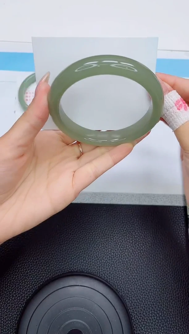 石英质玉手镯未镶嵌258-64.5