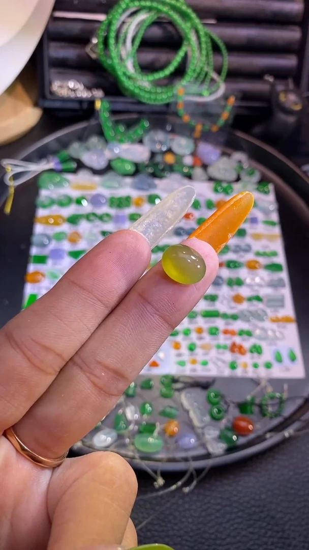 翡翠挂件未镶嵌蛋