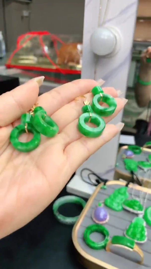 翡翠18K金镶嵌耳饰赠礼盒证书 多样性发货其一