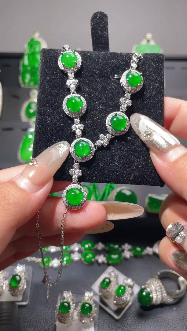 【闪购商品】翡翠颈饰未镶嵌天然A货翡翠18