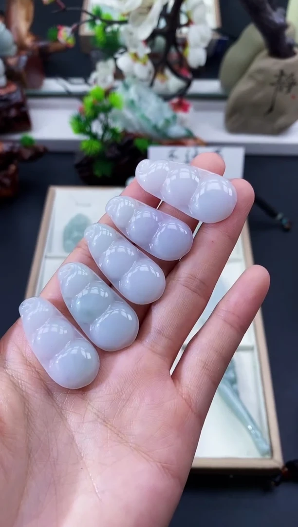 颈饰未镶嵌翡翠天然缅甸A货翡翠随机发一件