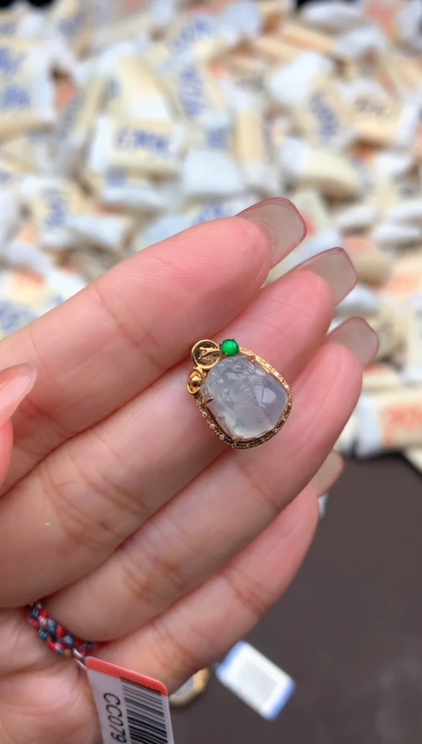 18K金镶嵌挂件翡翠一