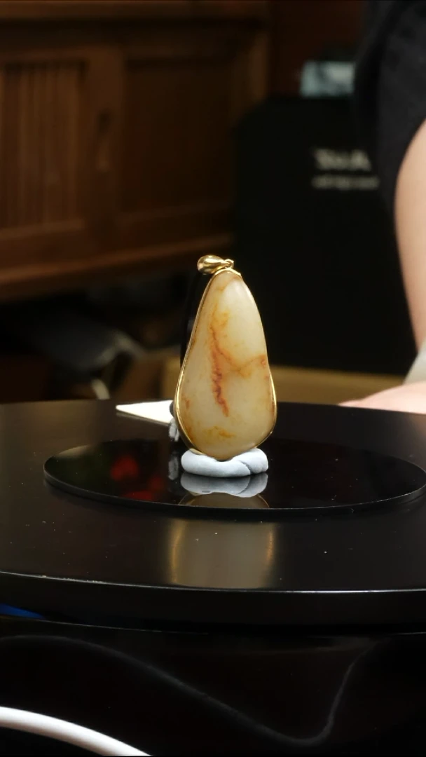 【闪购商品】和田玉吊坠(不含链)18K金镶嵌21.4克和田玉原石