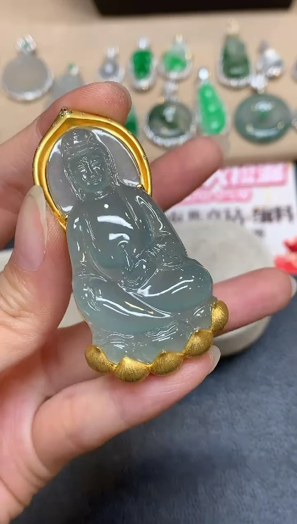 颈饰18K金镶嵌翡翠观音【无服务费