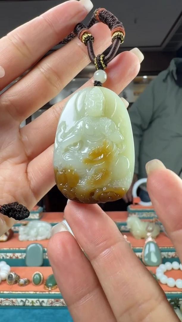 颈饰未镶嵌和田玉佩佩