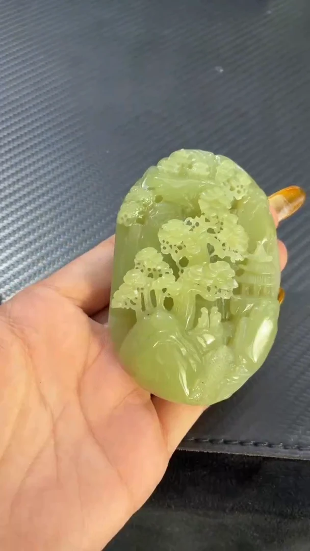 未镶嵌和田玉挂件若羌黄口山水把件微色差