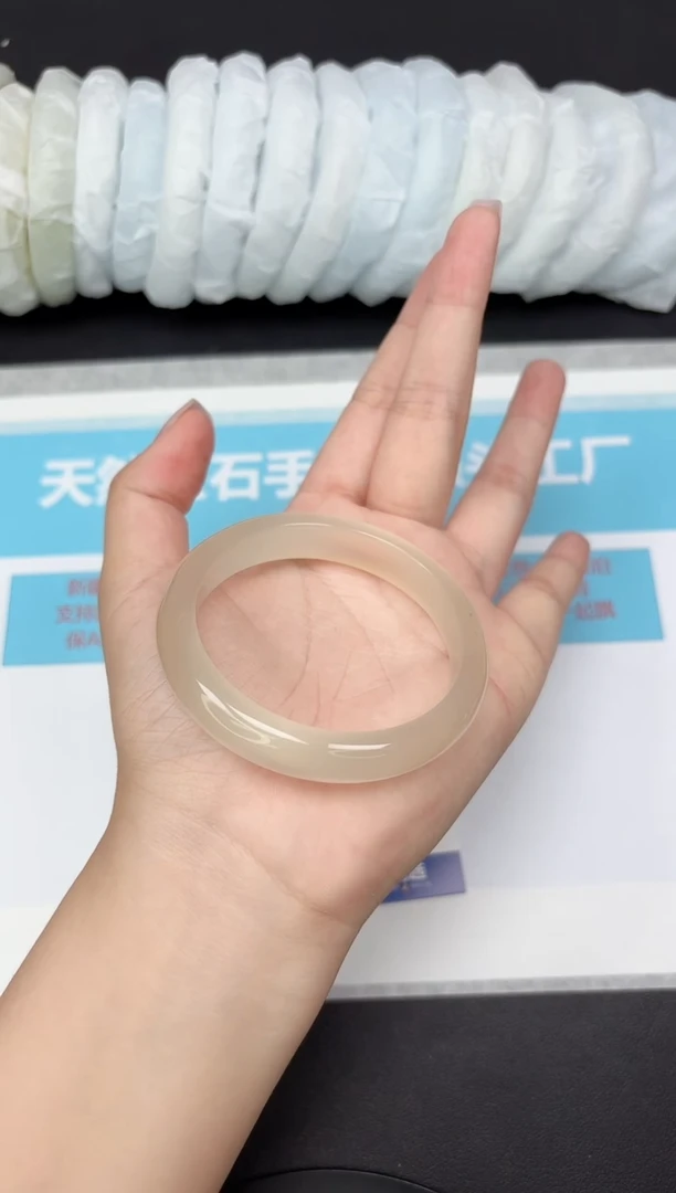未镶嵌手镯石英质玉38/5657