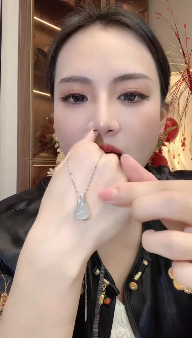 【闪购商品】翡翠吊坠(不含链)18K金镶嵌A15