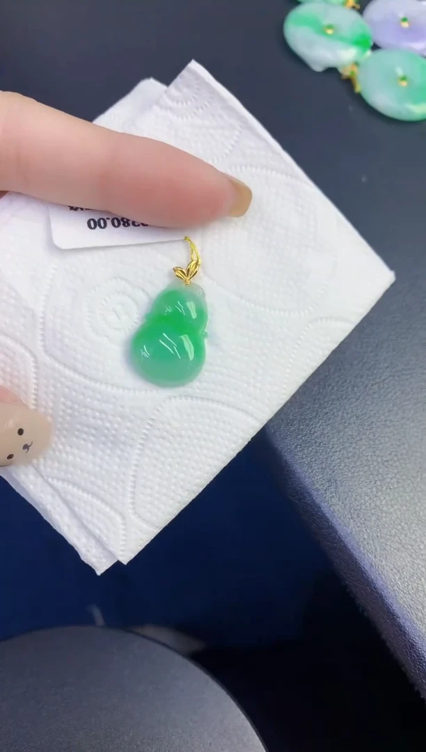 颈饰18K金镶嵌翡翠缅甸天然翡翠A货