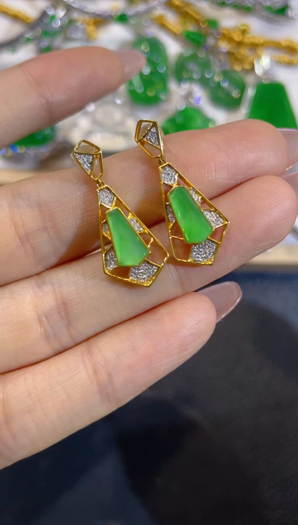 颈饰18K金镶嵌翡翠团购24