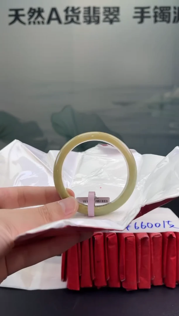 翡翠手镯未镶嵌翡翠手镯