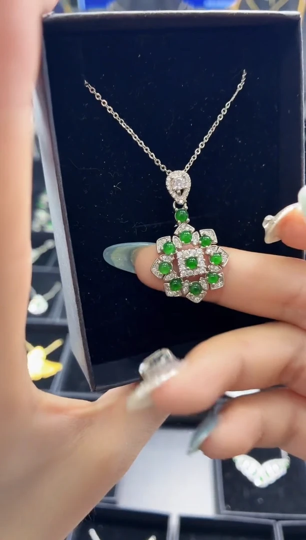 翡翠未镶嵌颈饰吊坠（不含链）