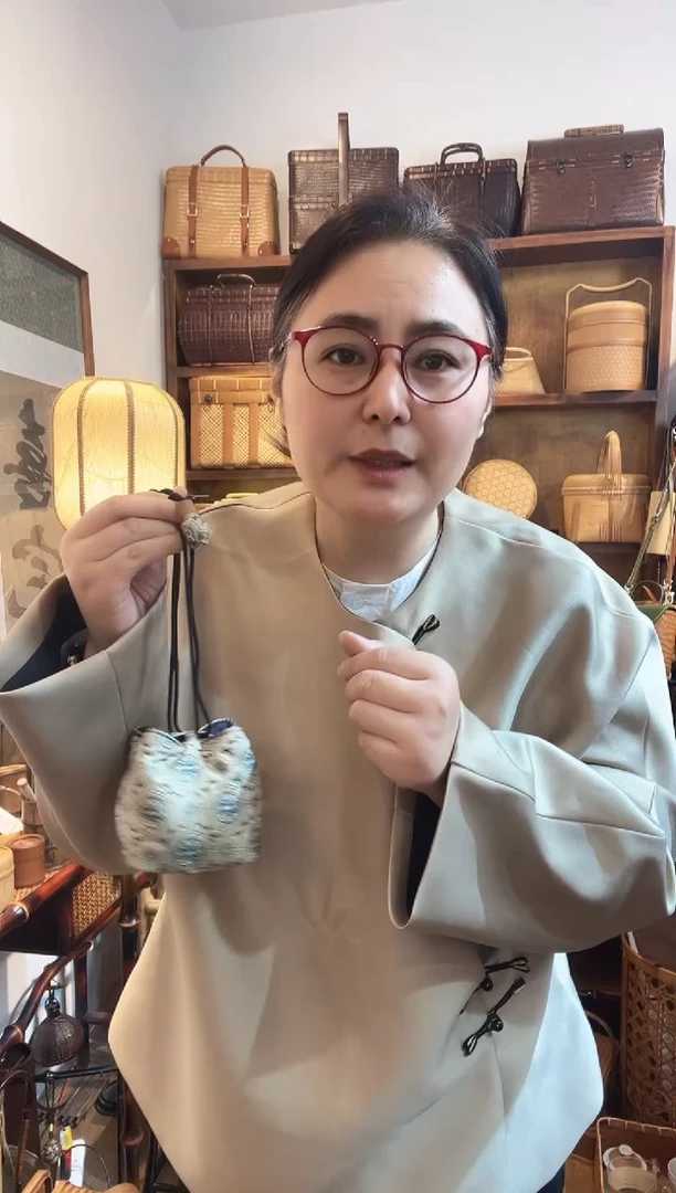 XJWGBY16宋锦方形收口杯笼