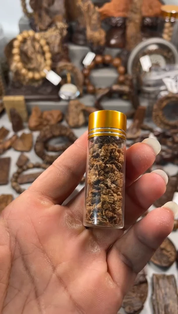 沉香碎屑沉香沉香  越南芽庄