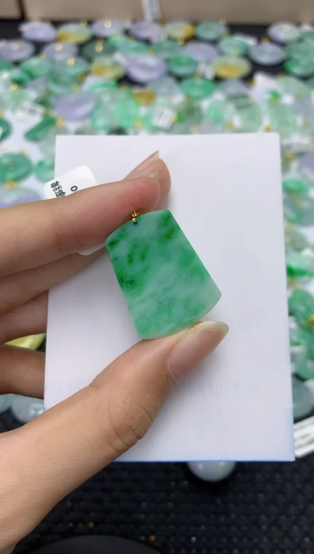 翡翠18K金镶嵌颈饰天然缅甸翡翠A货