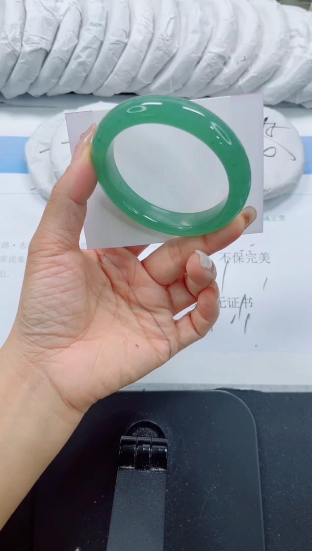 未镶嵌手镯石英质玉40-56.2