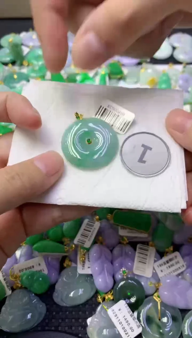 颈饰18K金镶嵌翡翠天然缅甸翡翠A货