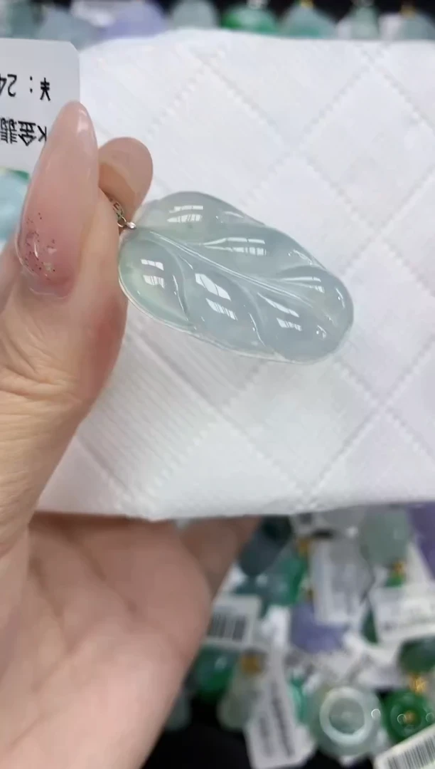 颈饰18K金镶嵌翡翠1111111111