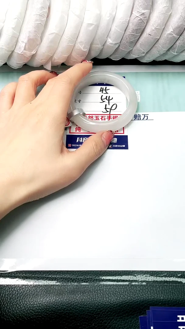 【闪购商品】石英质玉手镯未镶嵌54-45