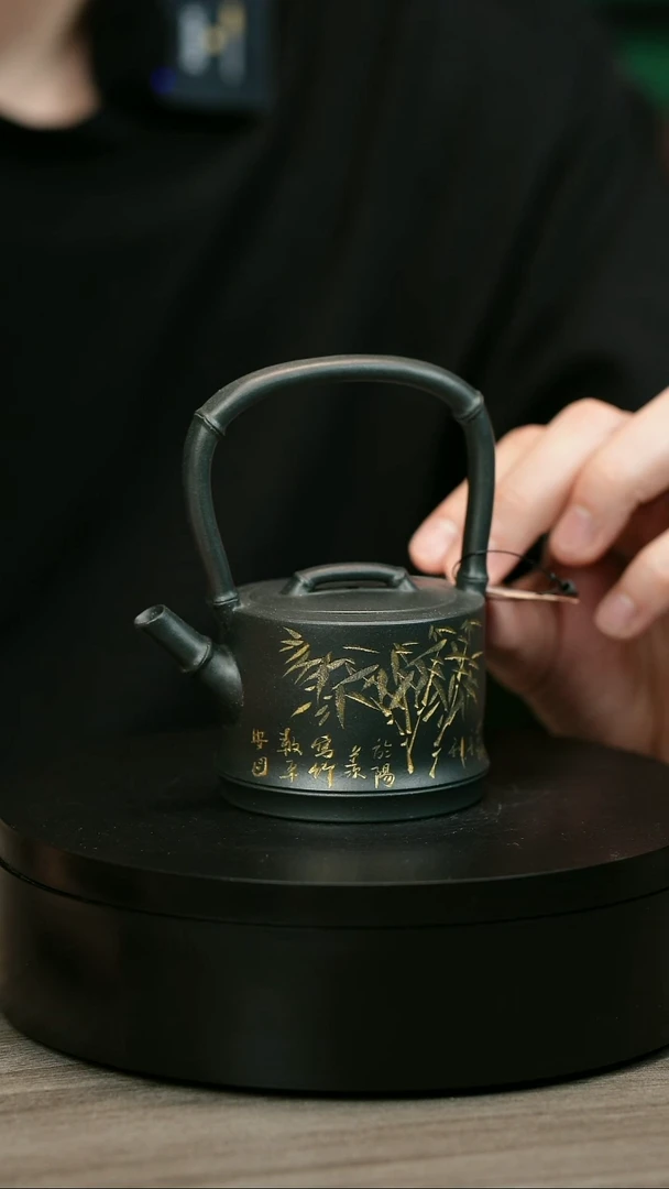 茶壶紫砂骑***叔H2296余海燕墨绿描金竹节提梁