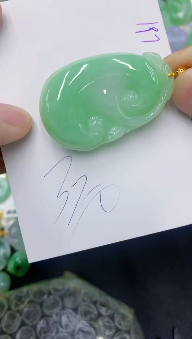 颈饰18K金镶嵌翡翠111111111111
