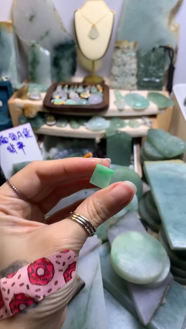 【闪购商品】翡翠挂件未镶嵌缅甸A货翡翠，没有运费险
