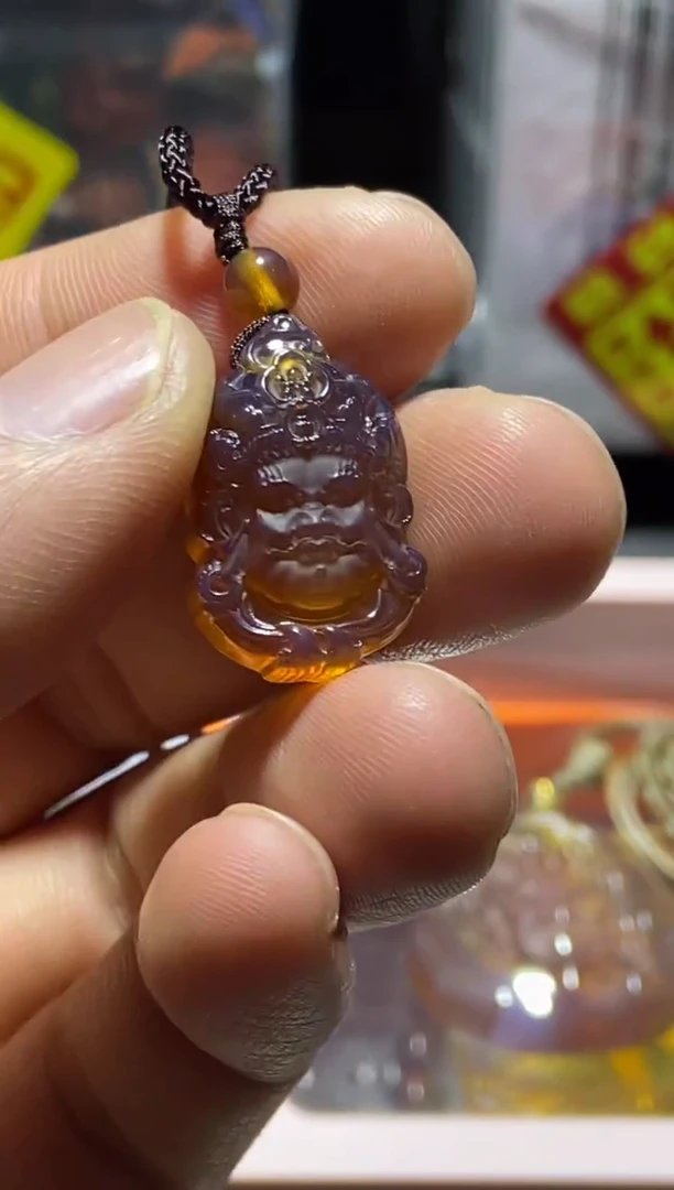 琥珀颈饰未镶嵌黄财神