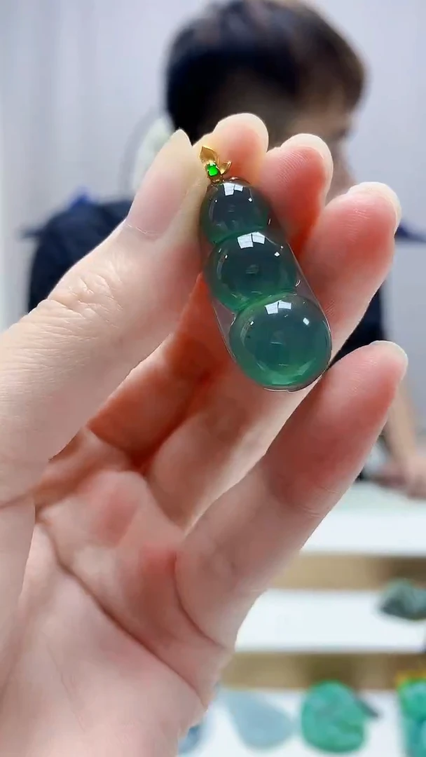 18K金镶嵌定制翡翠4868zm-毛货挂件豆子103