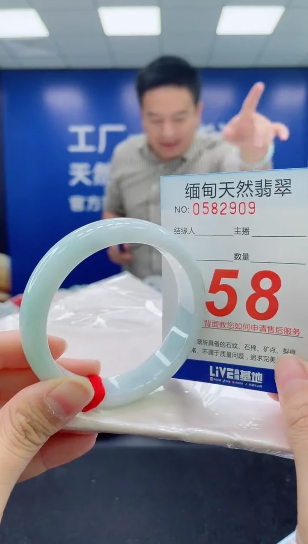 未镶嵌手镯翡翠天然翡翠手镯