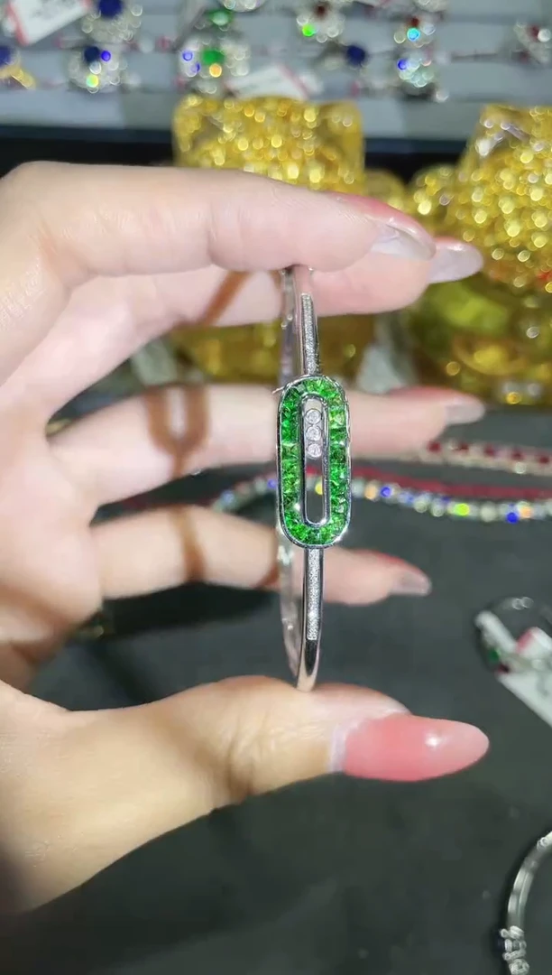 18K金镶嵌手镯石榴石（沙弗莱）手镯